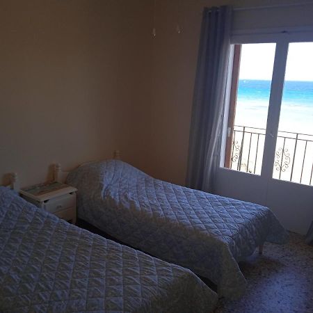 Apartment On The Beach Artemida  Ngoại thất bức ảnh