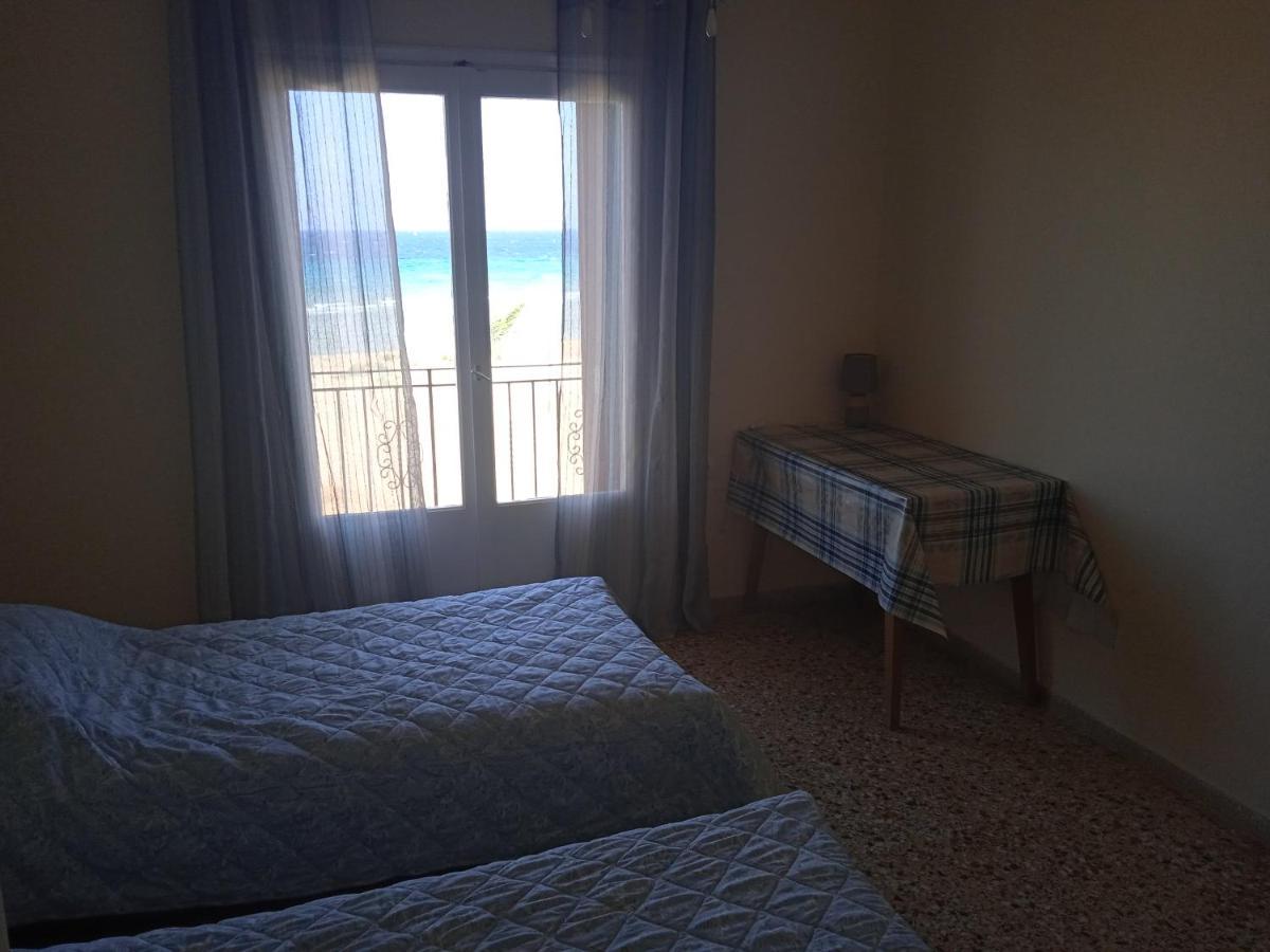 Apartment On The Beach Artemida  Ngoại thất bức ảnh
